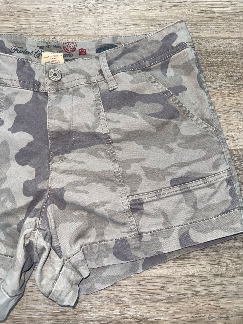 Faded Glory Gray Camo Utility Cargo Shorts - Picture 2 of 4